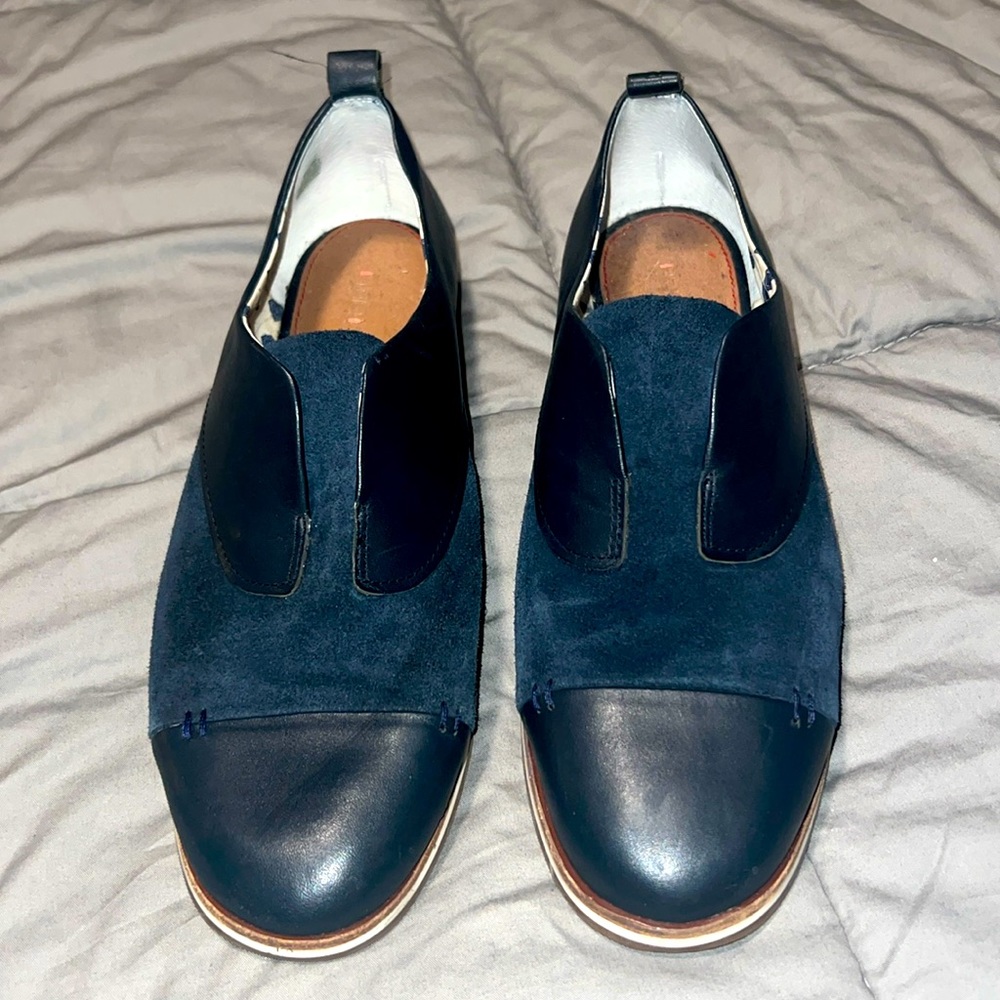 Ellen Degeneres blue loafers
